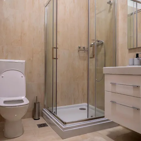 Aura דירה Deskle